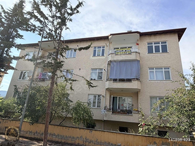 MERZİFON YENİ MAHALLEDE SÜPER KONUMDA 3+1 130 m2 BAKIMLI DAİRE