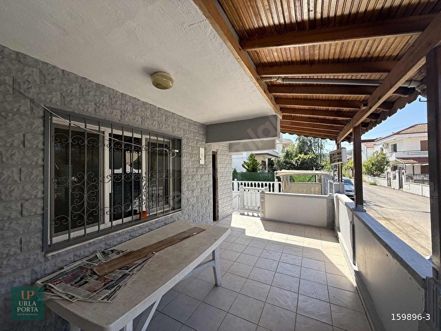 Urla Atatürk Mahallesi nde Kiralık 3+1 Villa - Görsel 14