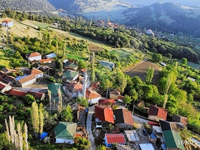 SAKARYA GEYVE KARACAÖRENDE MANZARALI, KÖY İÇİ İMARLI ARSA