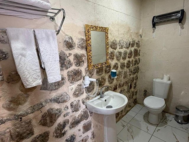 UMUT EMLAKTAN 1.CADDE ÜZERİ SATILIK 5 ODALI TARİHİ KONAK(OTEL) - Görsel 27