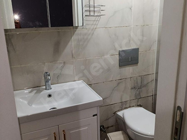 TAKSİM  İSTİKLAL CADDESİ PARALELİ KURABİYE SOKAKTA İKİ ODALI ÇİFT BANYOLU İKİ GİRİŞLİ KİRALIK OFİS - Görsel 14