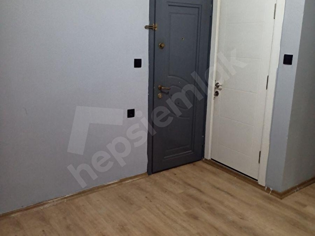 TAKSİM  İSTİKLAL CADDESİ PARALELİ KURABİYE SOKAKTA İKİ ODALI ÇİFT BANYOLU İKİ GİRİŞLİ KİRALIK OFİS - Görsel 4