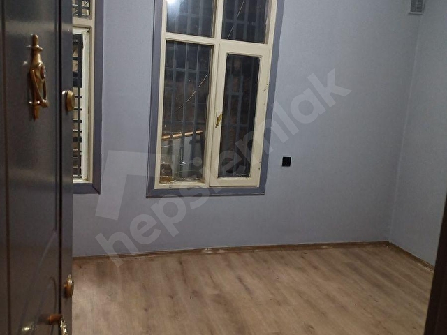 TAKSİM  İSTİKLAL CADDESİ PARALELİ KURABİYE SOKAKTA İKİ ODALI ÇİFT BANYOLU İKİ GİRİŞLİ KİRALIK OFİS - Görsel 7