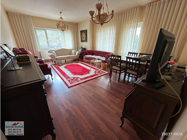 DİKMEN CADDESİ PARALELİNDE ASANSÖRLÜ 3+1 İÇİ YAPILI ARA KATTA 145M2 SİTE İÇERİSİNDE FIRSAT DAİRESİ!