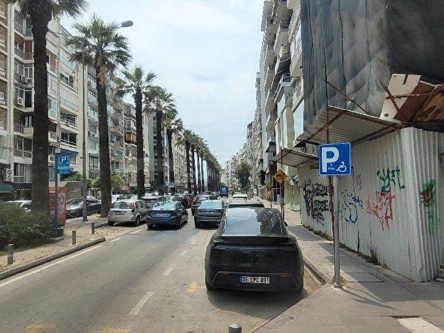 fırsat alsancak gündoğdu meydanında tadilatlı 4+1 kira getirisi yüksek yatırımlık daire - Görsel 3