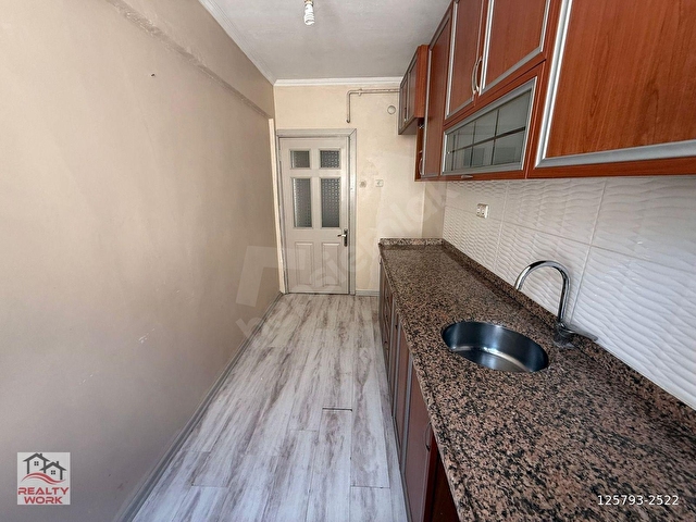 MARMARAYIN DİBİNDE KAÇIRILMAYACAK YATIRIMLIK FIRSAT 2+1 DAİRE - Görsel 4