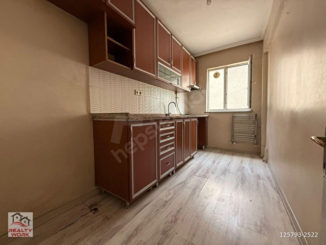 MARMARAYIN DİBİNDE KAÇIRILMAYACAK YATIRIMLIK FIRSAT 2+1 DAİRE