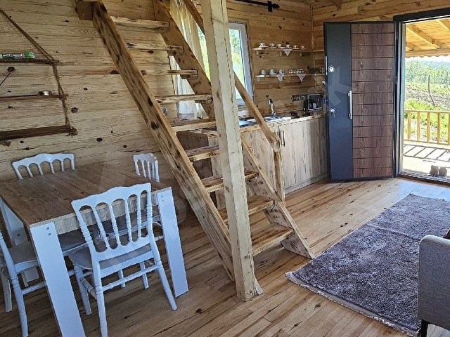 Eşsiz Manzara ve Konumda 2.5 Dönüm Arazi İçinde Ahşap Villa - Görsel 13