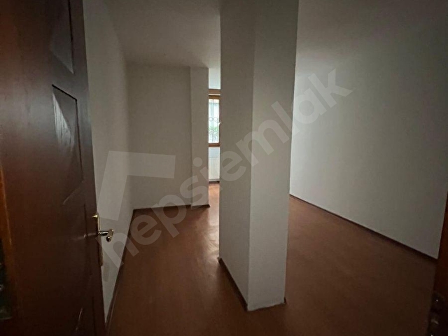 TARABYA  SANATÇILAR SİTESİNDE 3+1 170 METREKARE  BAKIMLI KİRALIK BAHÇE KATI - Görsel 27