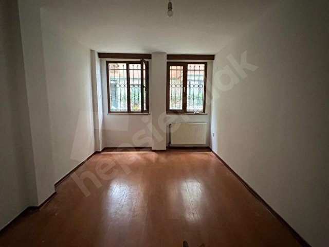 TARABYA  SANATÇILAR SİTESİNDE 3+1 170 METREKARE  BAKIMLI KİRALIK BAHÇE KATI - Görsel 7