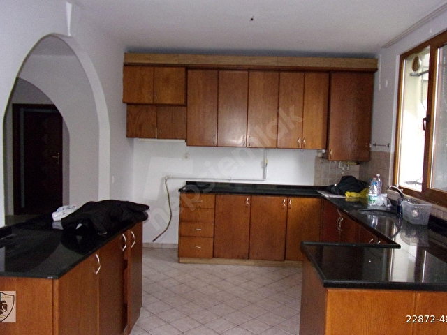 TARABYA  SANATÇILAR SİTESİNDE 3+1 170 METREKARE  BAKIMLI KİRALIK BAHÇE KATI - Görsel 4