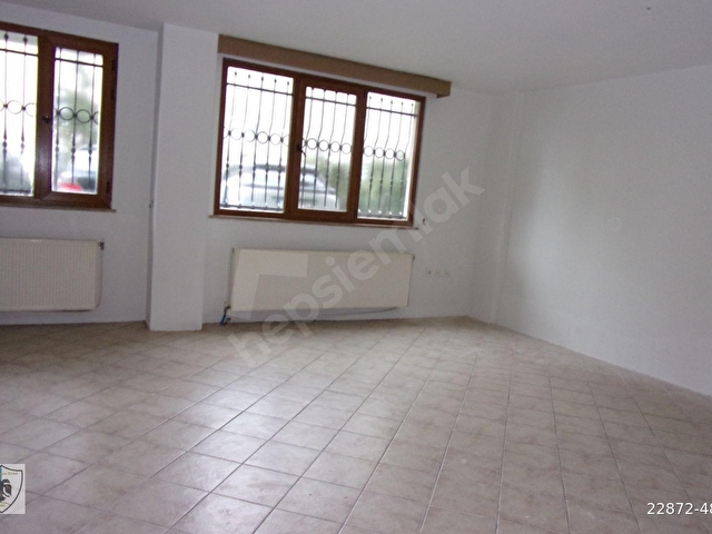 TARABYA  SANATÇILAR SİTESİNDE 3+1 170 METREKARE  BAKIMLI KİRALIK BAHÇE KATI