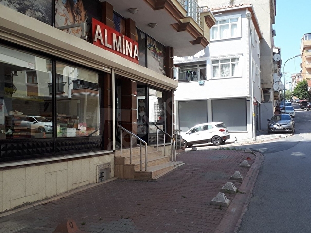 Emaar AVM Yakını Çİft Cephe Kiralık 150m² Dükkan
