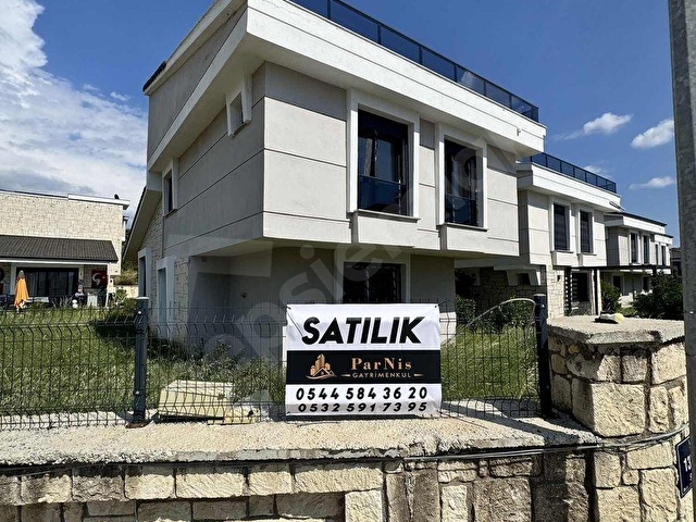 Sığacıkta Köşe Konumlu Loft Çatılı Müstakil 4+1 Lüks Villa - Görsel 2