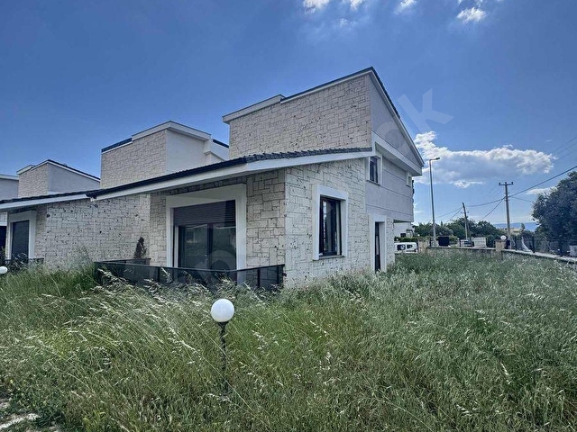 Sığacıkta Köşe Konumlu Loft Çatılı Müstakil 4+1 Lüks Villa