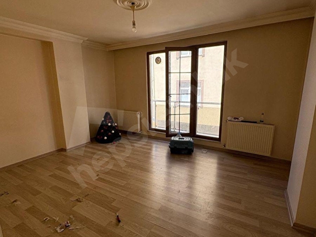 KAĞITHANE SULTAN SELİM TAŞCI CADDESİN’DE SATILIK YENİ İSKANLI 2+1 ARA KAT DAİRE