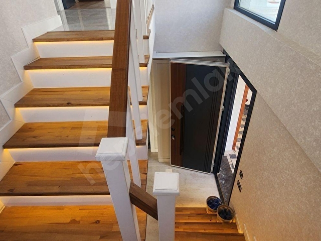 Kusadasi merkezde 4+1 özel havuzlu satilik villa - Görsel 15