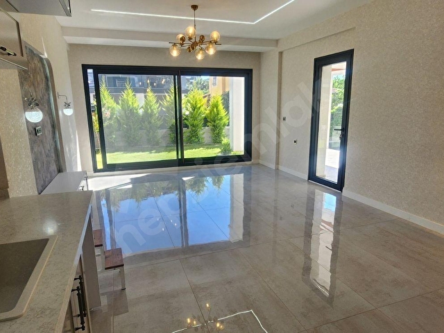 Kusadasi merkezde 4+1 özel havuzlu satilik villa - Görsel 23