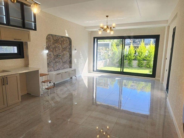Kusadasi merkezde 4+1 özel havuzlu satilik villa - Görsel 17