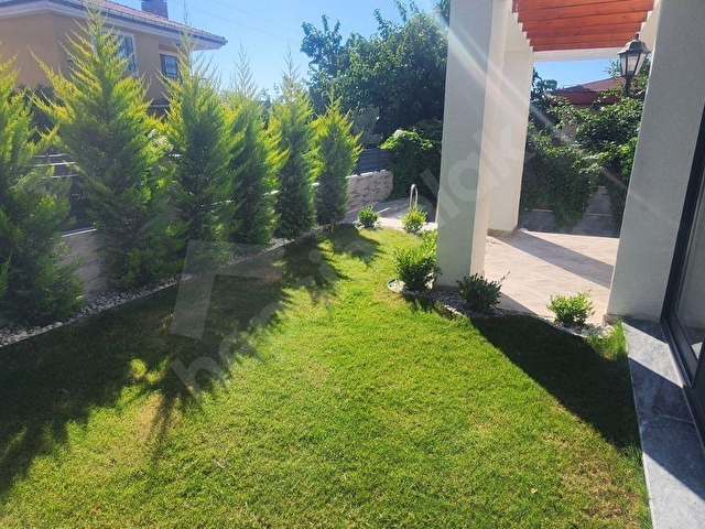 Kusadasi merkezde 4+1 özel havuzlu satilik villa - Görsel 4
