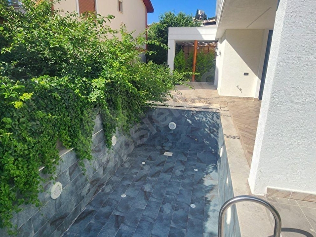 Kusadasi merkezde 4+1 özel havuzlu satilik villa - Görsel 5
