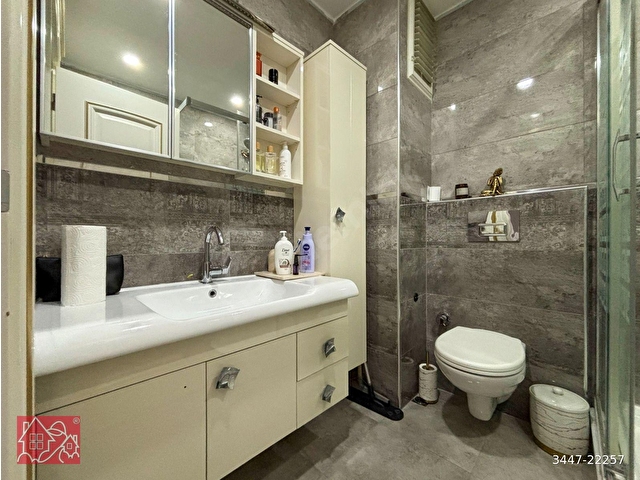 DİRECTTEN ÜSKÜDAR CADDESİNDE, DENİZ MANZARALI, KAPALI OTOPARKLI, ULTRA LÜKS 3+2 DUBLEKS DAİRE!!! - Görsel 7