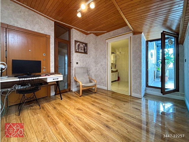 DİRECTTEN ÜSKÜDAR CADDESİNDE, DENİZ MANZARALI, KAPALI OTOPARKLI, ULTRA LÜKS 3+2 DUBLEKS DAİRE!!! - Görsel 9