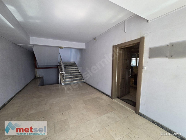 metsel AKÇABURGAZ SANAYİ BÖLGESİ 2100 m2 ZEMİNE BASAN GİRİŞ KAT