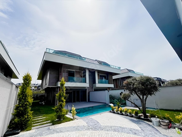 BEYLİKDÜZÜ DEREAĞZI ULTRA LÜX DENİZ MANZARALI 6+2 SATILIK VİLLA