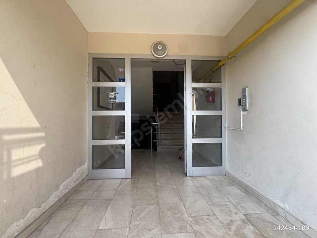 YENİ SAĞLIK OCAĞI KARŞISINDA 2+0 GENİŞ KİRALIK DAİRE - Görsel 2