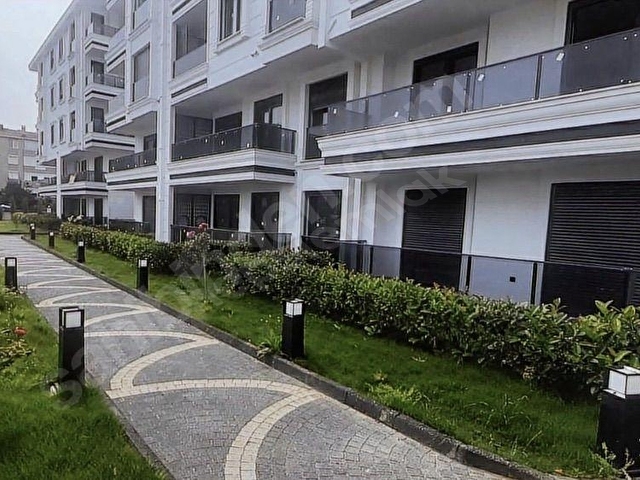 AYVALIK SARIMSAKLININ EN PRESTİJLİ SİTESİNDE EBEVEYN BANYOLU SATILIK 2+1DAİRE - Görsel 2