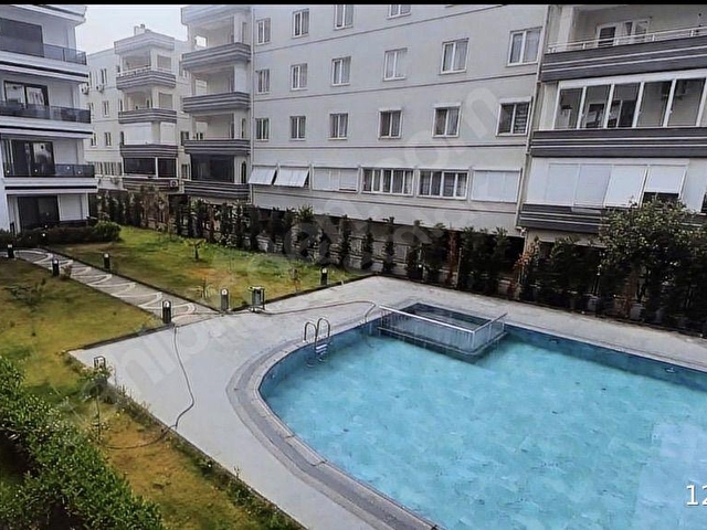 AYVALIK SARIMSAKLININ EN PRESTİJLİ SİTESİNDE EBEVEYN BANYOLU SATILIK 2+1DAİRE - Görsel 3