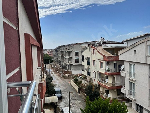 EFELER MAHALLESİ’NDE SATILIK 3+1 DAİRE – TAKASA AÇIK!