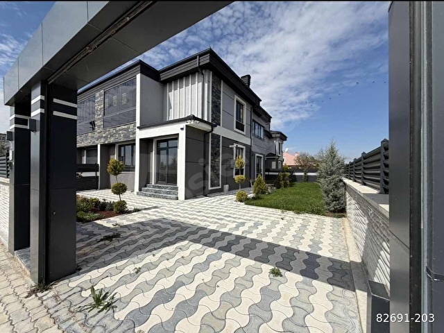 CANCANDAN KONYA MERKEZDE HARMANCIK PARK ÇEVRESİNDE SÜPER VİLLA