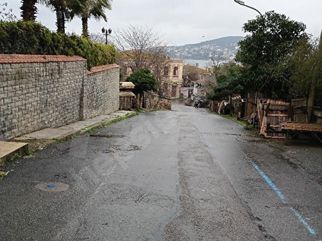 HEYBELİADA DA İSKELEYE YAKIN,  İÇİ TAMAMEN YENİLENMİŞ, MASRAFSIZ  KOMBİLİ, EŞYALI  TAŞINMAYA HAZIR - Görsel 3