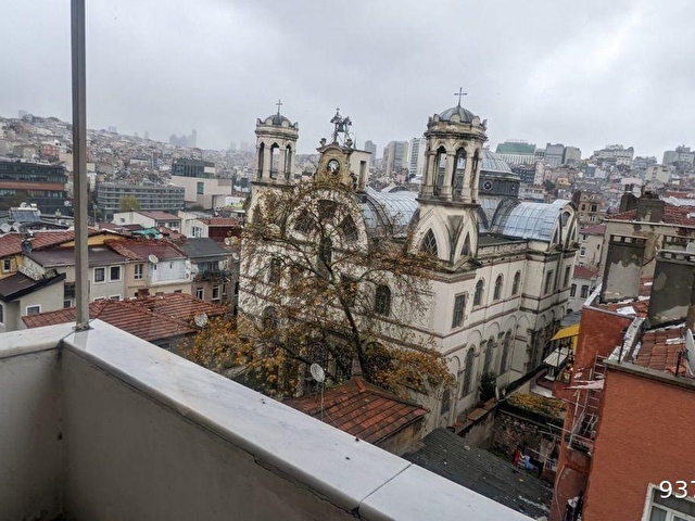 Beyoğlu Kalyoncu kulluğu caddesi üzerinde satılık daire