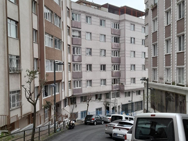 Rnkdan Halide Edipte Tanır Sokakta 1+1 Kiracılı Kot 2 Daire