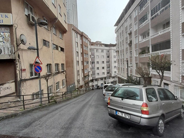 Rnkdan Halide Edipte Tanır Sokakta 1+1 Kiracılı Kot 2 Daire