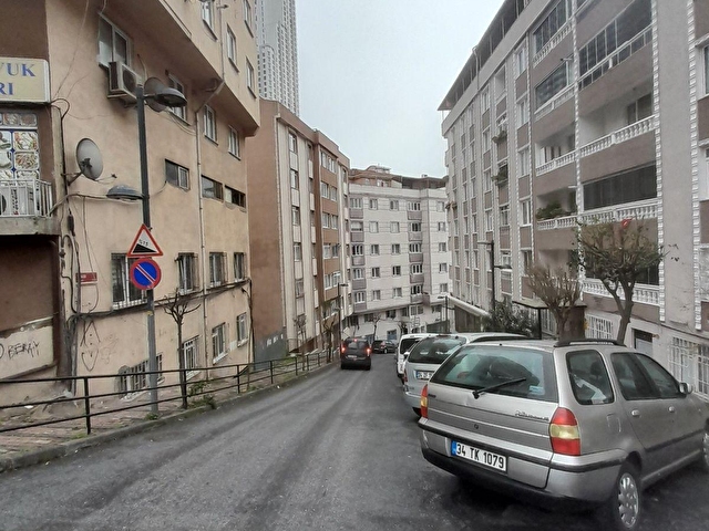 Rnkdan Halide Edipte Tanır Sokakta 1+1 Kiracılı Kot 2 Daire
