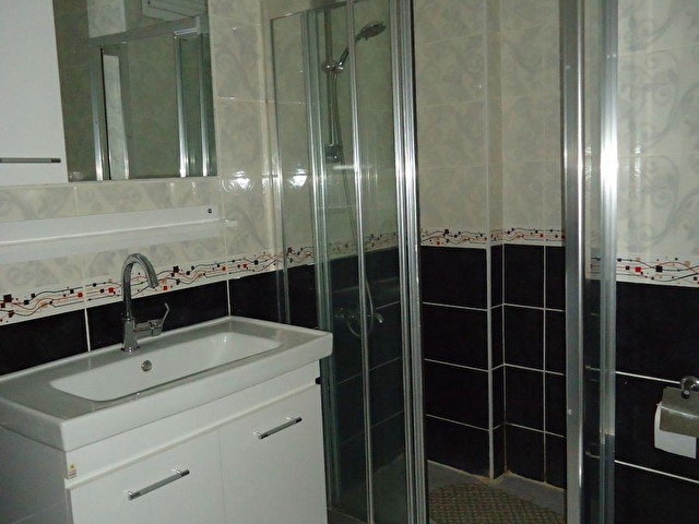 Rnkdan Halide Edipte Tanır Sokakta 1+1 Kiracılı Kot 2 Daire