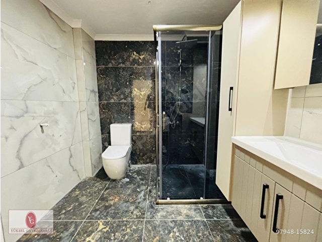 YÜKSELDEN AKÇAYDA PAZARA DENİZE ÇOK YAKIN İÇİ YAPILI 2+1 DAİRE - Görsel 16