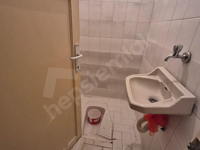 BAHÇELİEVLER YAYLA CAMİ YAKIN 3+1 120M2 1.KAT KENTSELE GİRMİŞ KAROT ALINMIŞ MUTAHİT 1250.000TL ÖDEME - Görsel 24