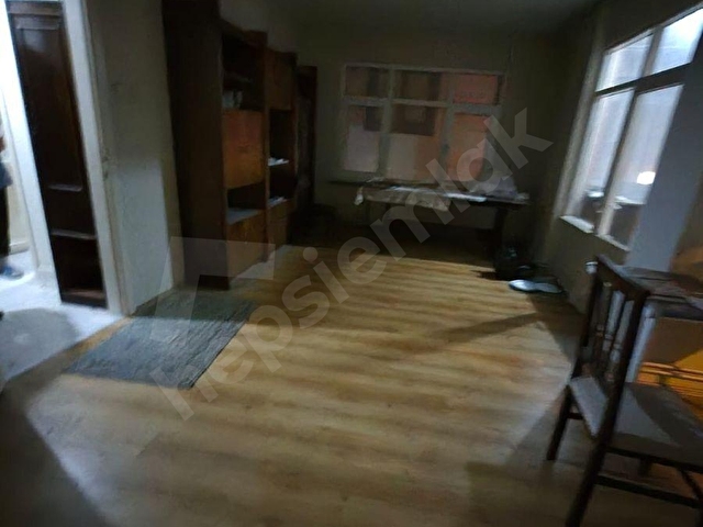BAHÇELİEVLER YAYLA CAMİ YAKIN 3+1 120M2 1.KAT KENTSELE GİRMİŞ KAROT ALINMIŞ MUTAHİT 1250.000TL ÖDEME - Görsel 6