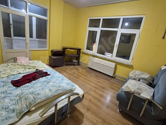BAHÇELİEVLER YAYLA CAMİ YAKIN 3+1 120M2 1.KAT KENTSELE GİRMİŞ KAROT ALINMIŞ MUTAHİT 1250.000TL ÖDEME