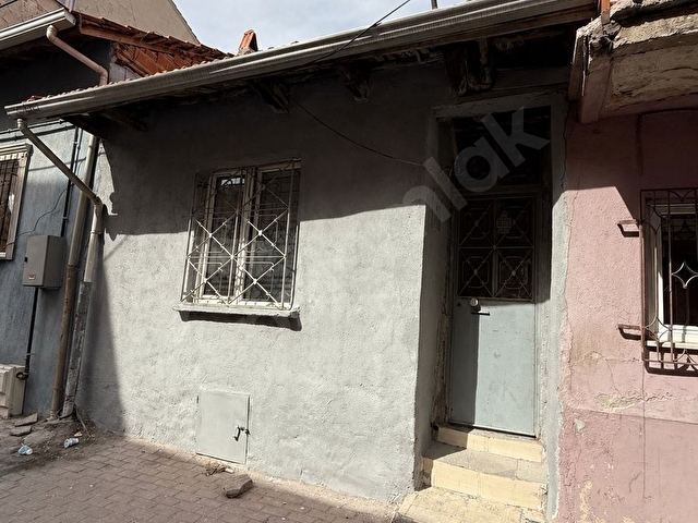 Karaağaç mahallesi gedizyolunda satılık müstakil ev
