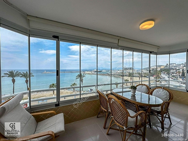 Kuşadası Kordonda Panoramik Deniz Manzaralı Dubleks Yalı Dairesi