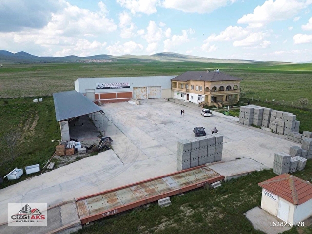 Nevşehir Yolu Üzerinde Hazır Ticari Tesis ve Üretim Kompleksi