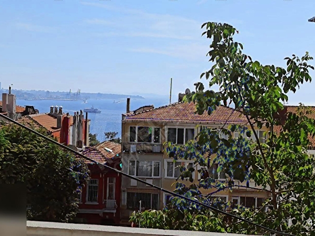 Cihangir de Yeni binada kısmi manzaralı 3+1 bahçeli - Görsel 8