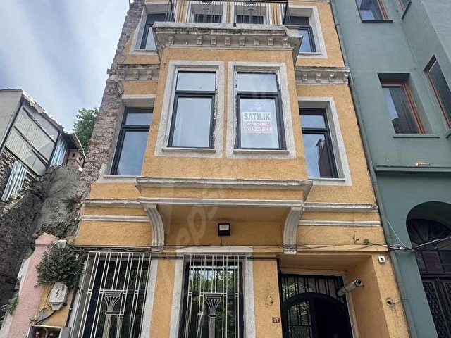 BALATTA YILDIRIM CADDESİNDE DENİZ MANZARALI SATILIK TARİHİ ESER