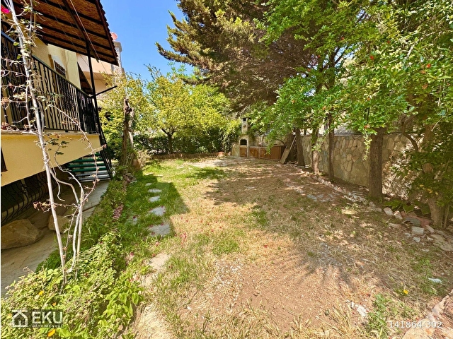 Kuşadadası Merkezde Köşe Konum Kullanıma Hazır Villa - Görsel 3